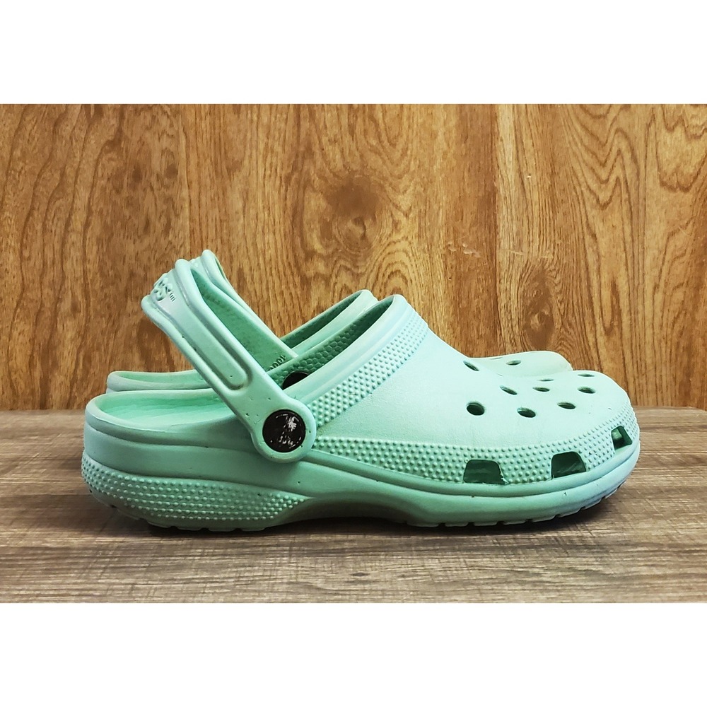 Crocs Classic Slip‎ On Clogs Women's 7 Men's 5 Green